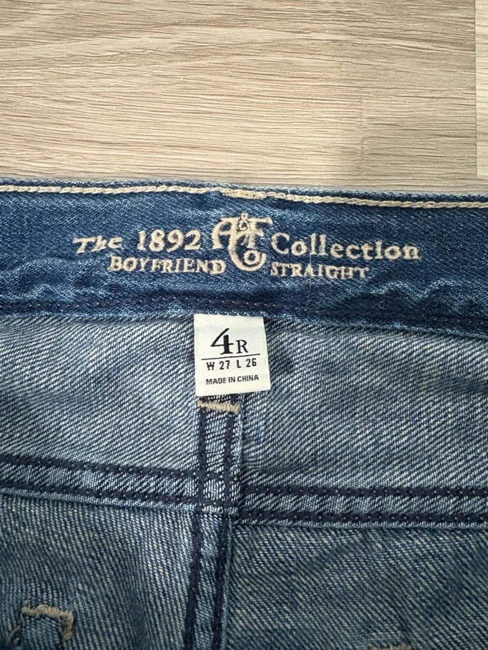 Abercrombie & Fitch 1892 distressed Blue Denim Jeans - Classic Ripped Style